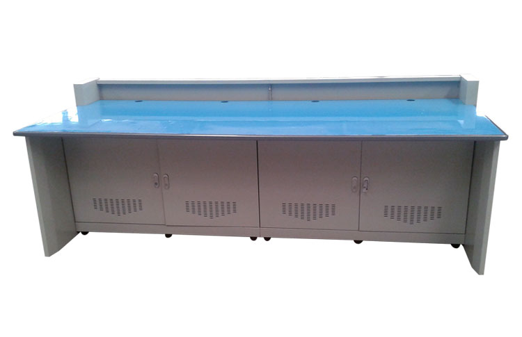 監(jiān)控操作臺(tái)